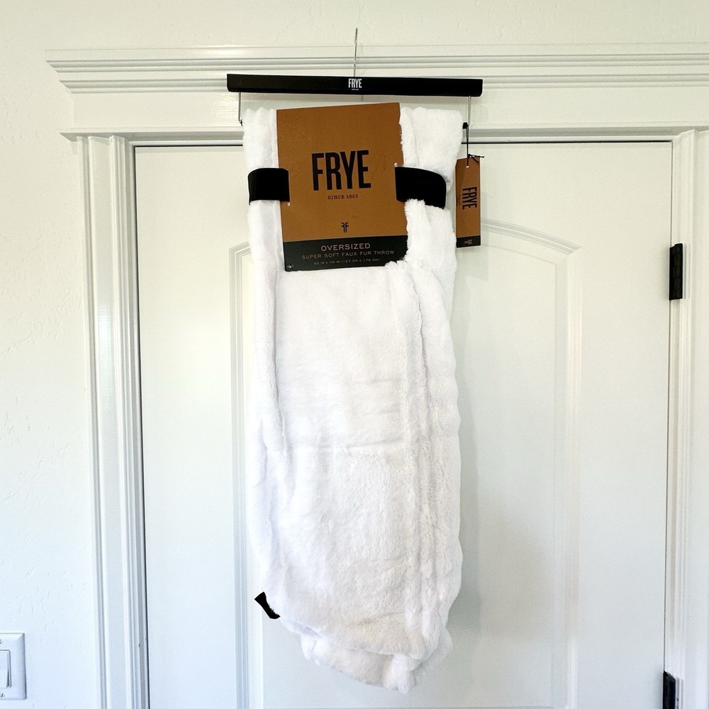Frye Oversized Ivory Throw Blanket Faux Fur 50"x70" NWT